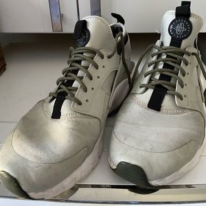Nike Air Hurache size 10 green and gray